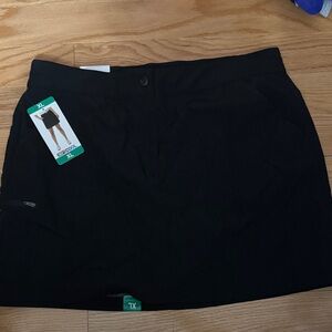 32° Black Skort with Pockets in XL (nwt)